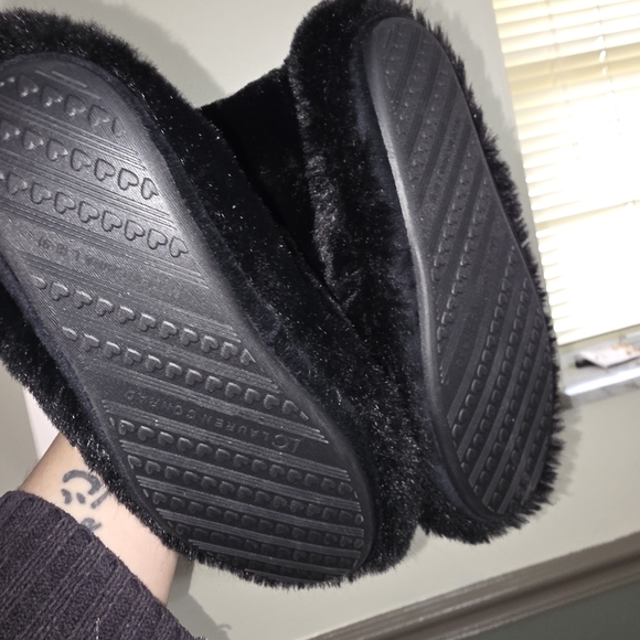 LC Lauren Conrad Black Furry Slippers - Picture 5 of 5
